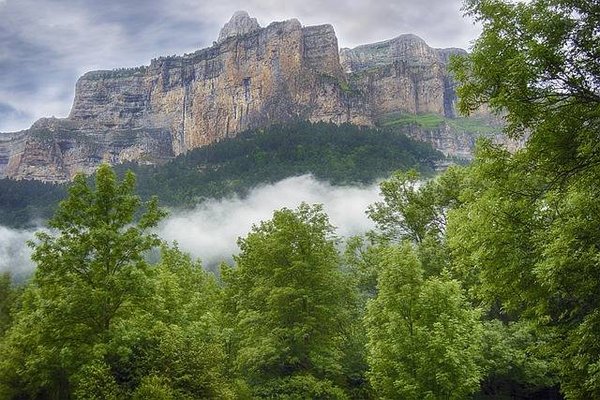 Quels sont les critères pour choisir un hébergement de qualité dans un camping des Pyrénées ?