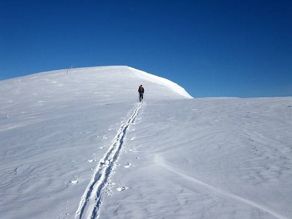 Trouvez Votre Séjour Ski Pas Cher dans les Pyrénées : Astuces et Bons Plans